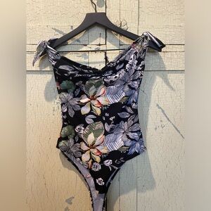 Day G body suit size small